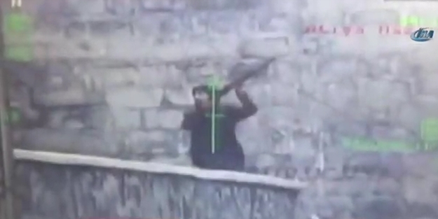 Diyarbakır'da teröristin vurulma anı kamerada