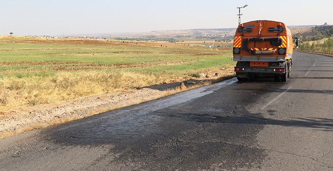 Diyarbakır'da TIR'ın arkasına asılan iki genç feci şekilde can verdi
