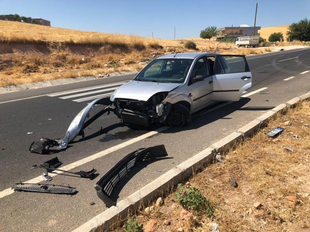 Diyarbakır’da trafik kazası: 1’i ağır 2 yaralı 