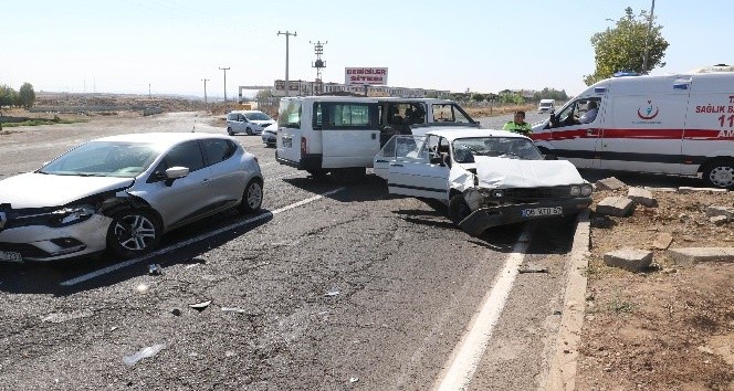 Diyarbakır’da trafik kazası: 3 kişi yaralandı