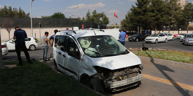 Diyarbakır'da trafik kazası! Anne ve oğlu yaralandı