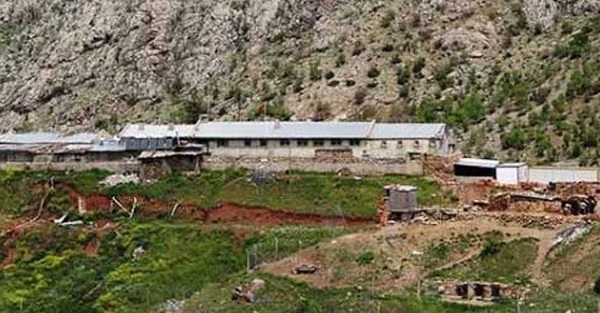 Diyarbakır'da üç ayrı noktaya roketli saldırı