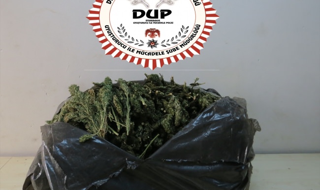 Diyarbakır'da uyuşturucu tacirlerine operasyon