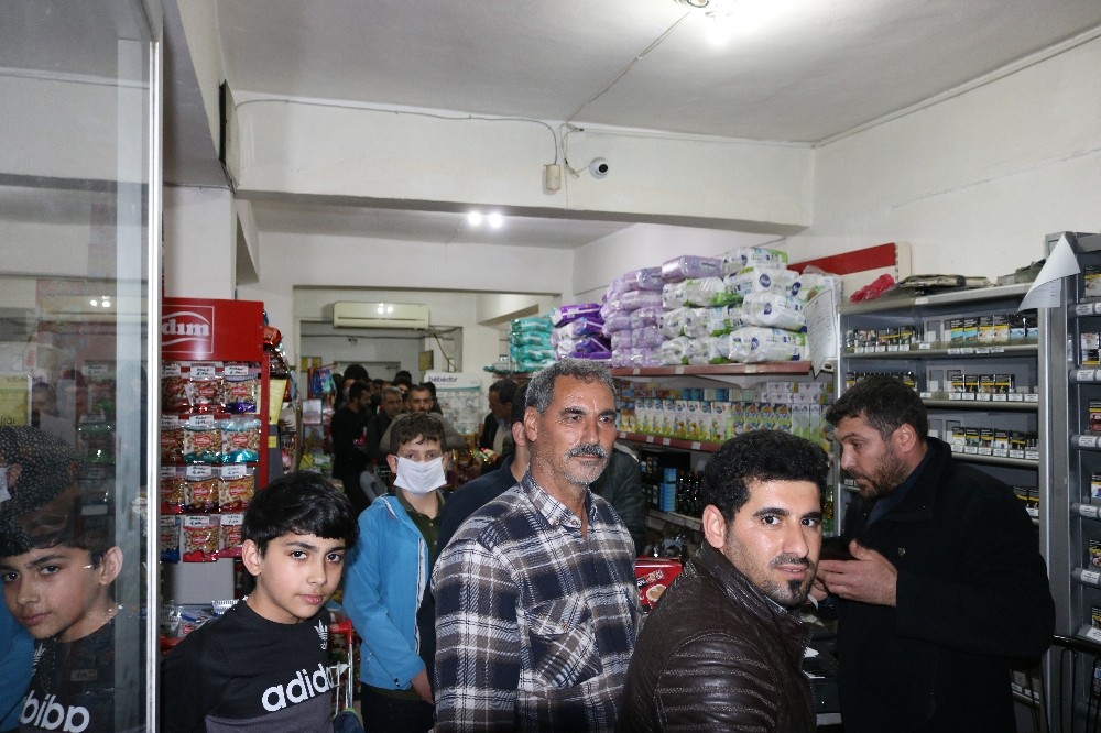Diyarbakır’da vatandaşlar marketlere akın etti 