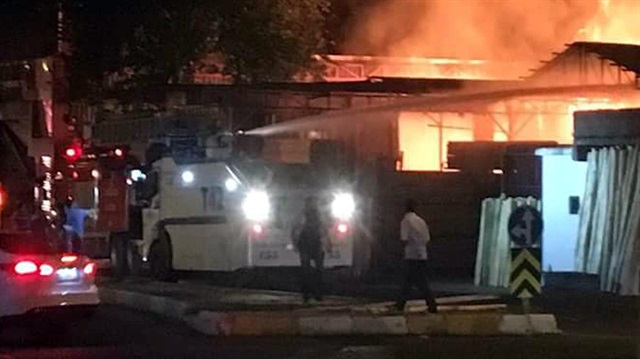 Diyarbakır'da yangına TOMA'lı müdahale