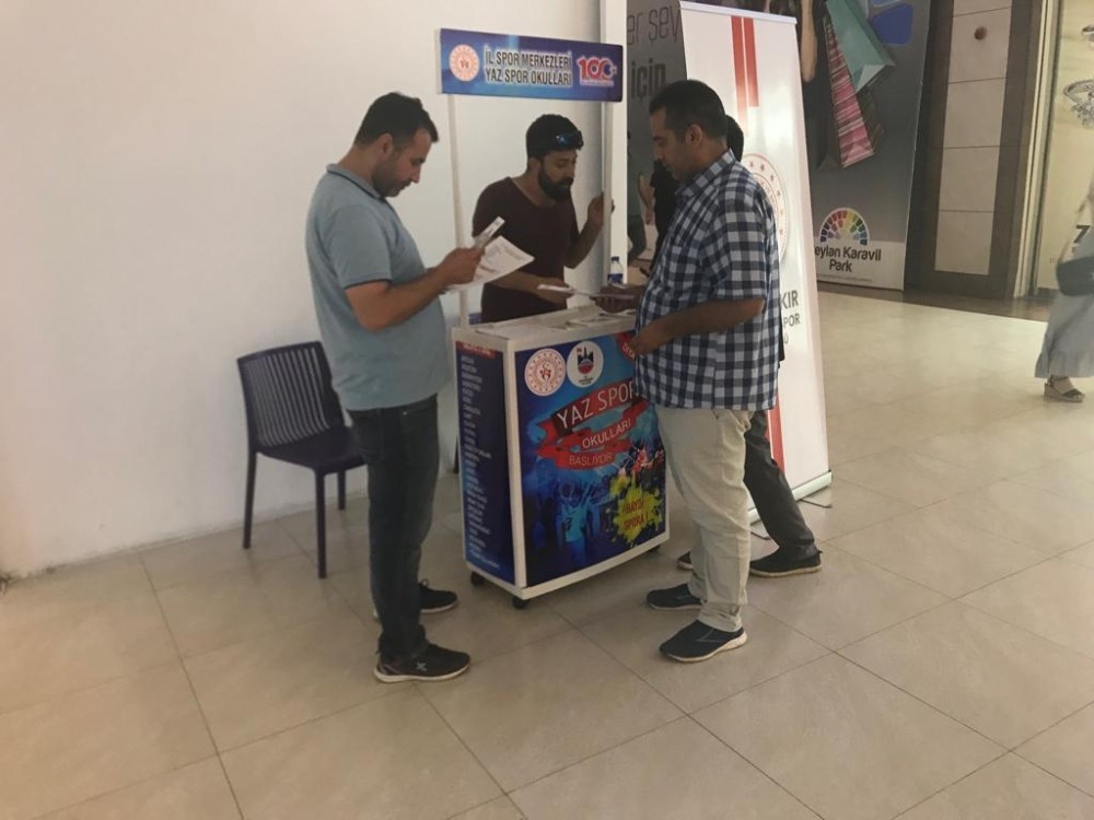 Diyarbakır’da yaz spor okulları stantlarına yoğun ilgi 