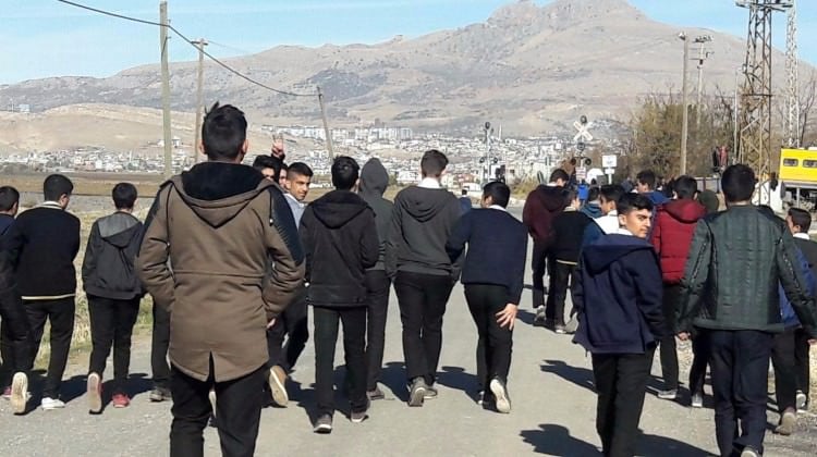 Diyarbakır'da yemek için her gün 2 kilometre yürüyorlar