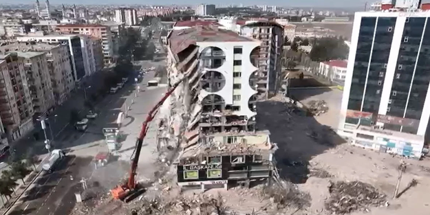 Diyarbakır'da yıkımın nedeni: Kolon kesme, zemin suyu, çıkma balkon...