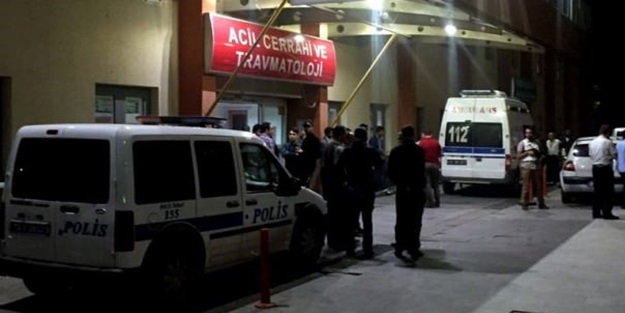 Diyarbakır'da yol kesen PKK'lılarla çatışma