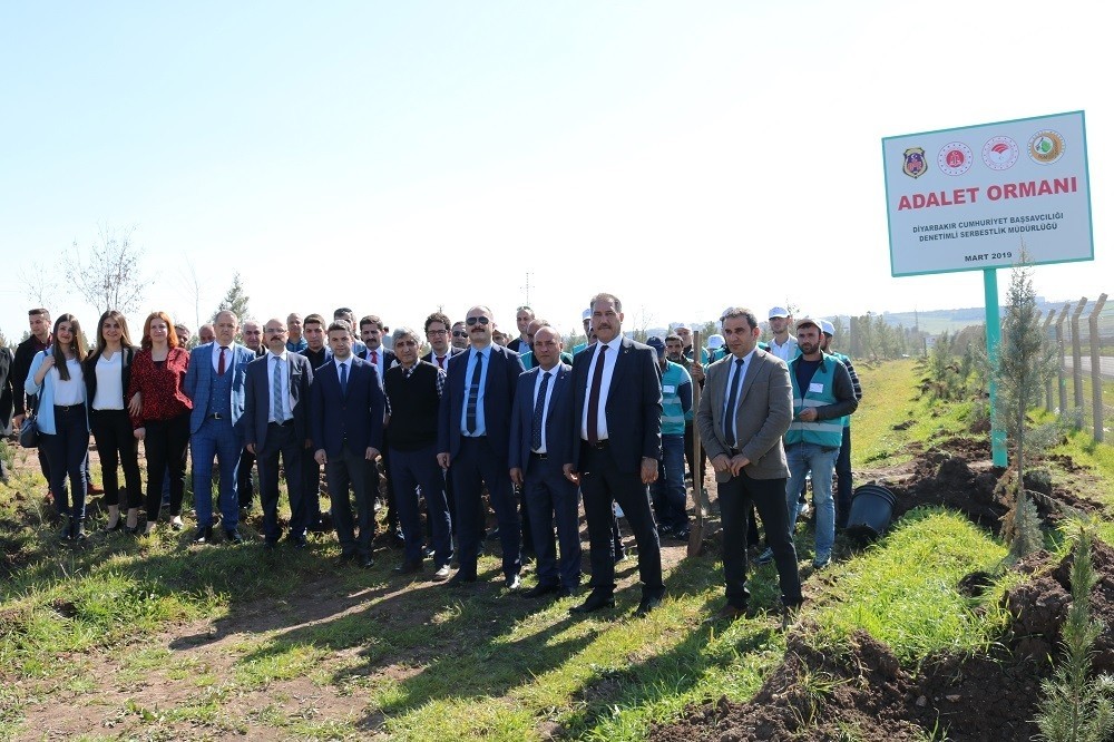 Diyarbakır’da yükümlüler çevre temizliği yaptı 