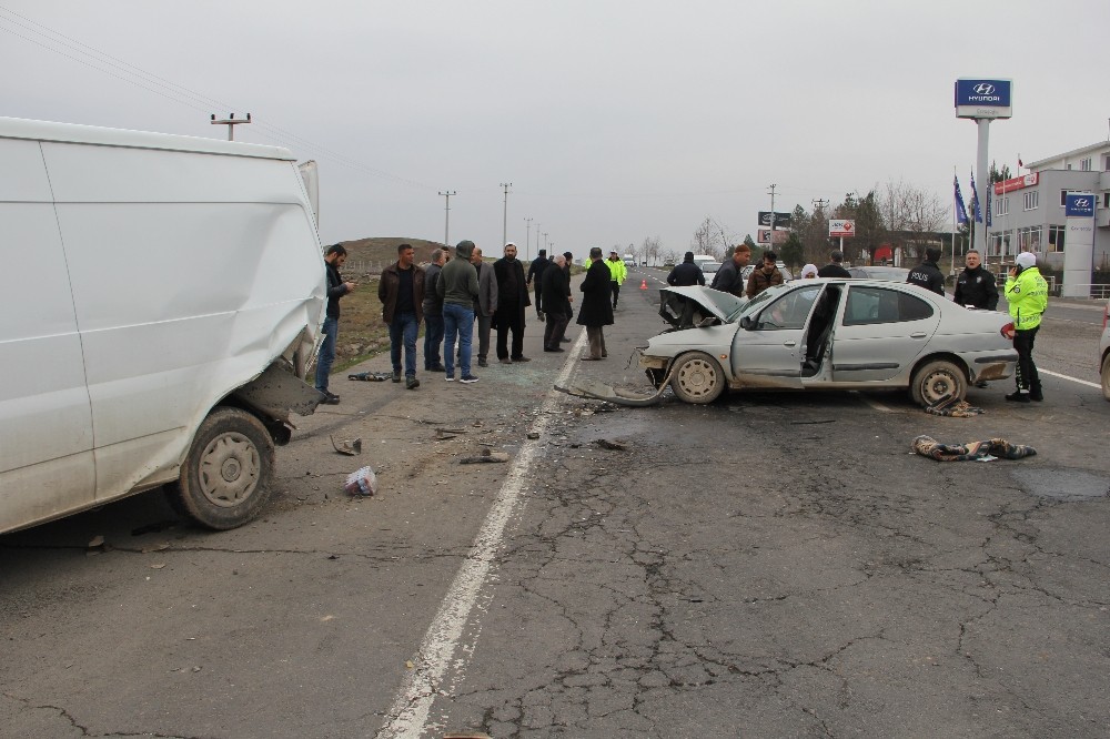 Diyarbakır’da zincirleme trafik kazası: 2 ağır yaralı 