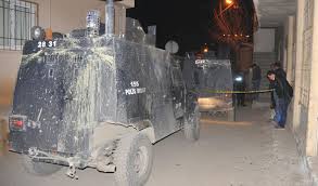 Diyarbakır'da zırhlı polis aracına bombalı saldırı