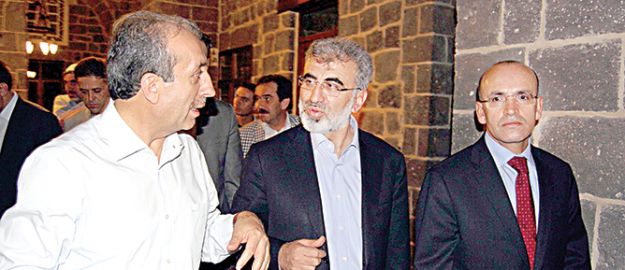 Diyarbakır’da 4 bakanlı teravih