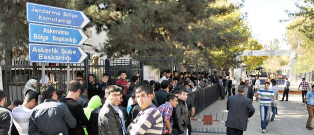 Diyarbakır’da askerlik kuyruğu