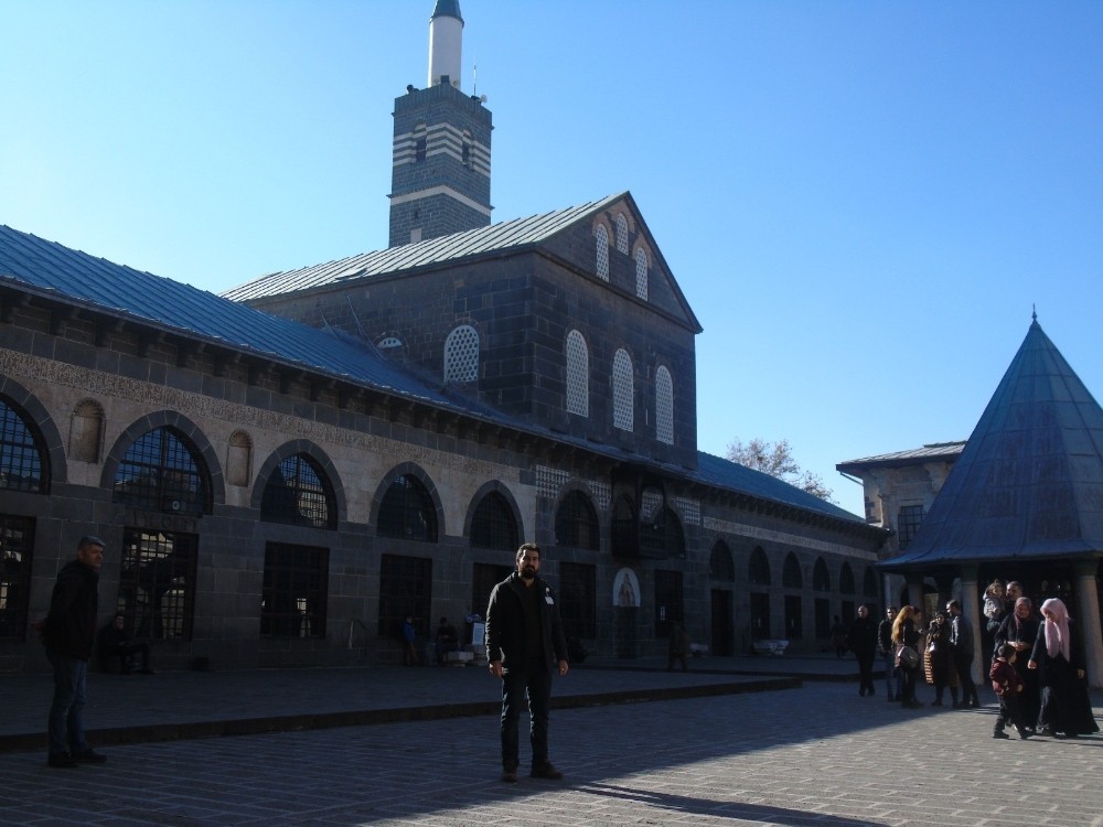 Diyarbakır’daki camilerde rehberlik hizmeti verildi, 3 turist Müslüman oldu 