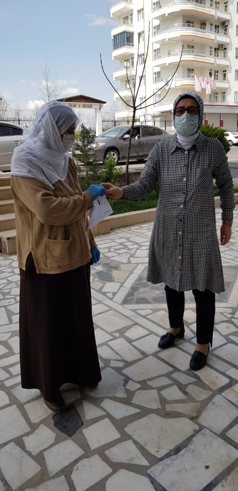 Diyarbakır’daki dernekten ihtiyaç sahibi ailelere 60 bin liralık yardım 