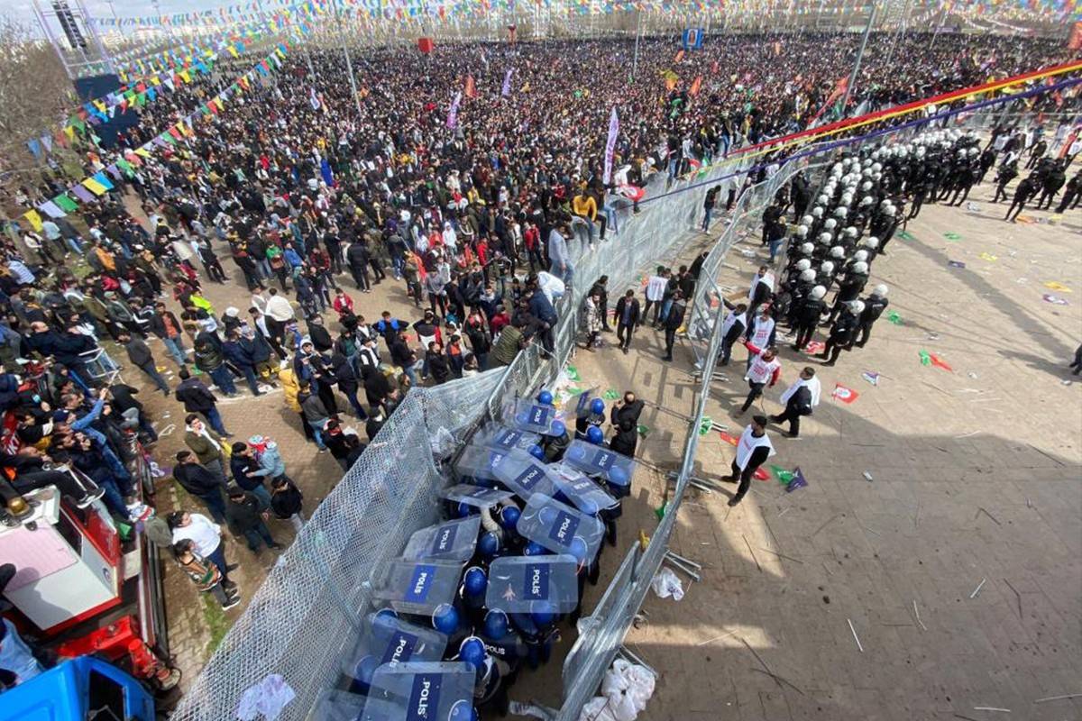 Diyarbakır'daki Nevruz etkinliklerinde gözaltı sayısı 333'e yükseldi