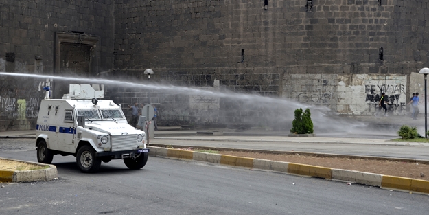 Diyarbakır'daki olaylarda 2 Rus gözaltına alındı
