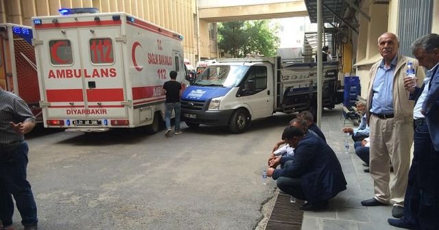 Diyarbakır'daki patlamada ölenlerin cenazeleri ailelerine teslim edildi