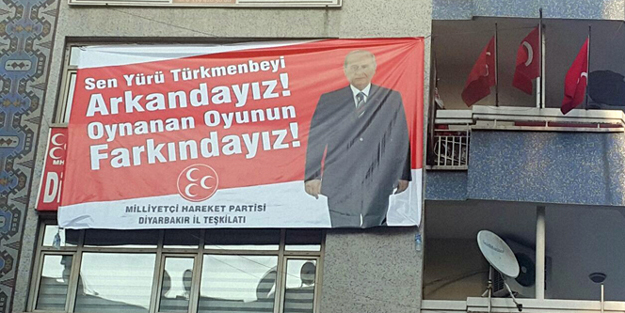 Diyarbakır'da Bahçeli’ye pankartlı...