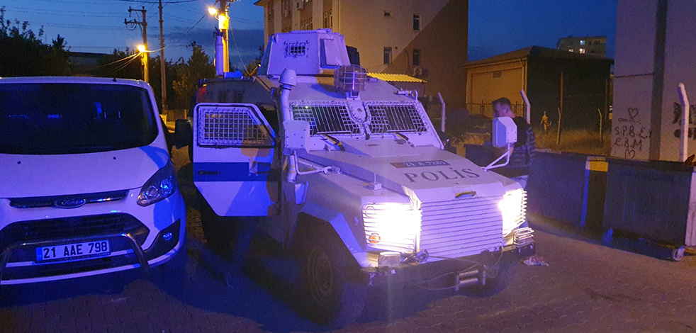Diyarbakır'ın Bağlar ilçesinde silahlı çatışma: 4 kişi yaralandı