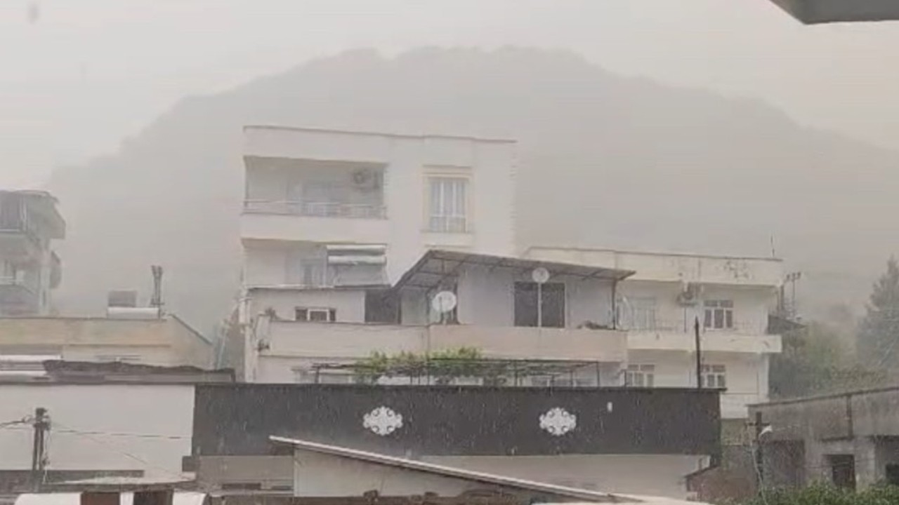 Diyarbakır'ın Çermik ilçesinde dolu ve sağanak etkili oldu