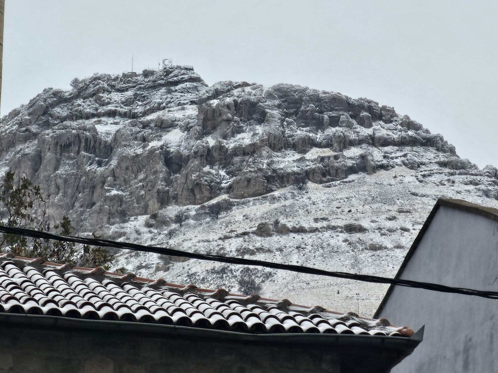 Diyarbakır’ın Ergani ilçesinde mevsimin ilk karı yağdı