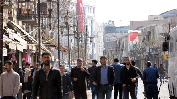 Diyarbakır'ın Sur ilçesinde hayat normale dönüyor