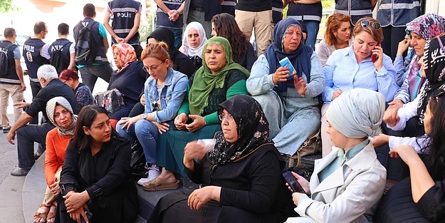 Diyarbakırlı anneler isyan etti: Kafanızı kuma gömmeyin