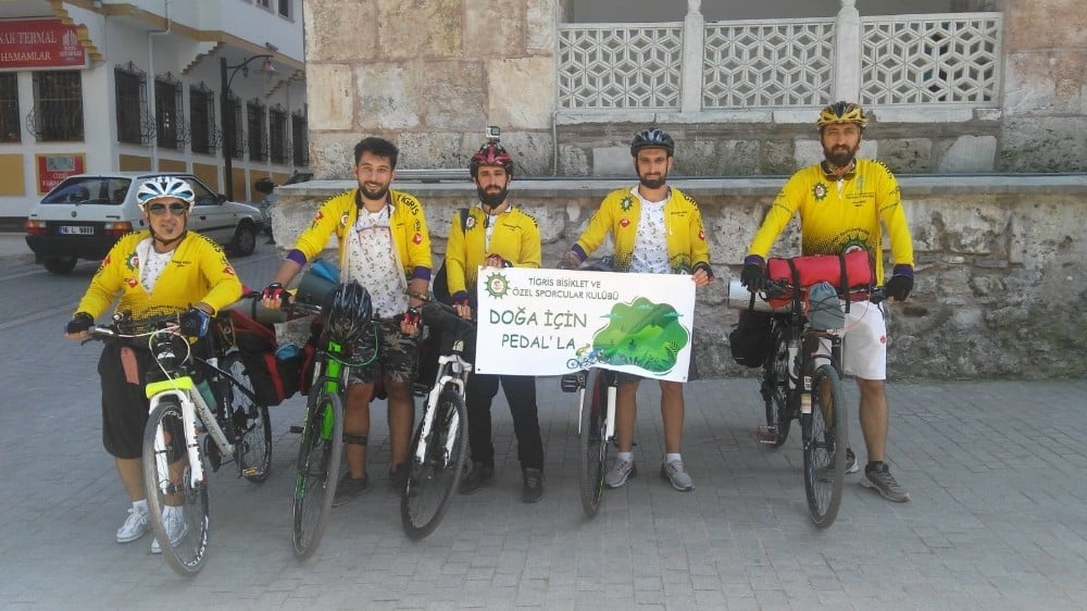 Diyarbakırlı bisikletçiler doğa için pedallıyor 