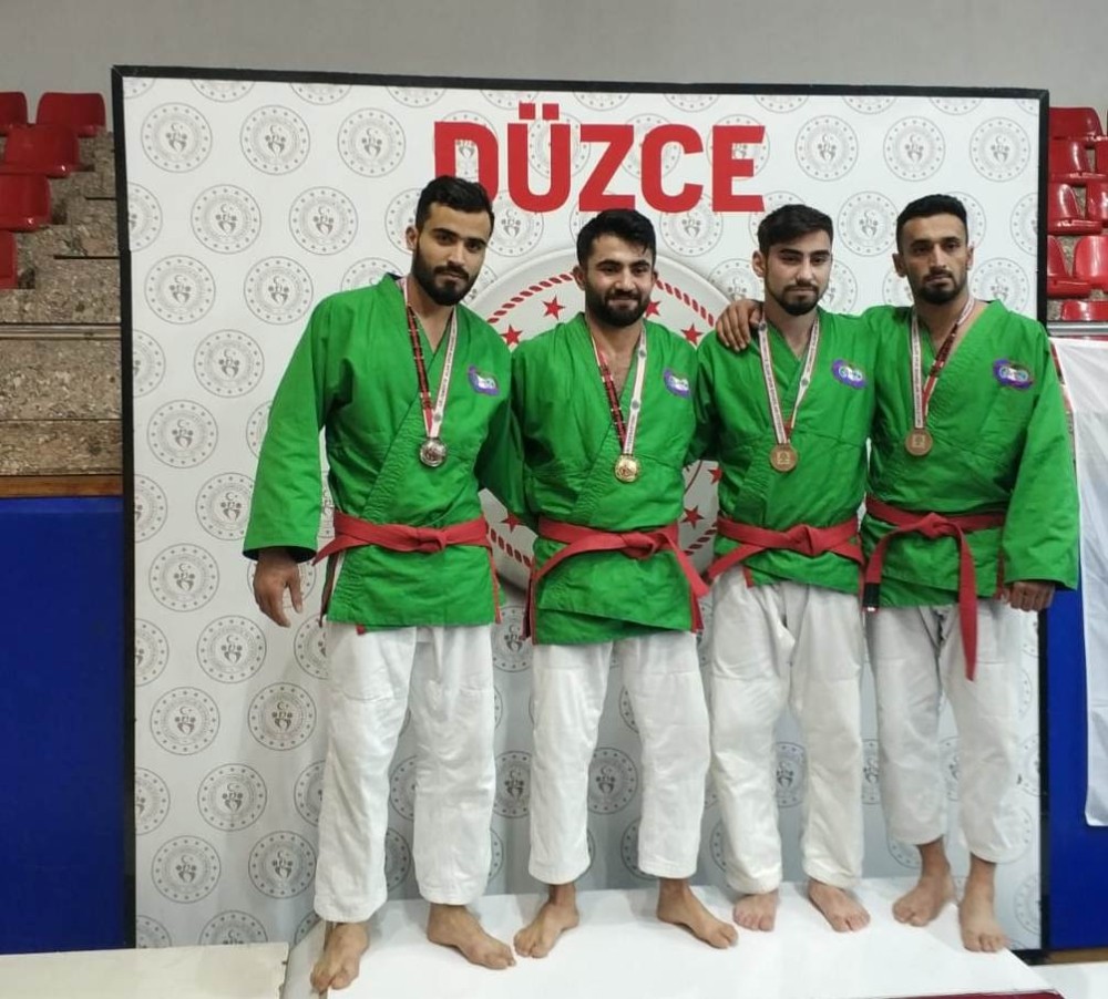 Diyarbakırlı iki sporcudan gümüş madalya 