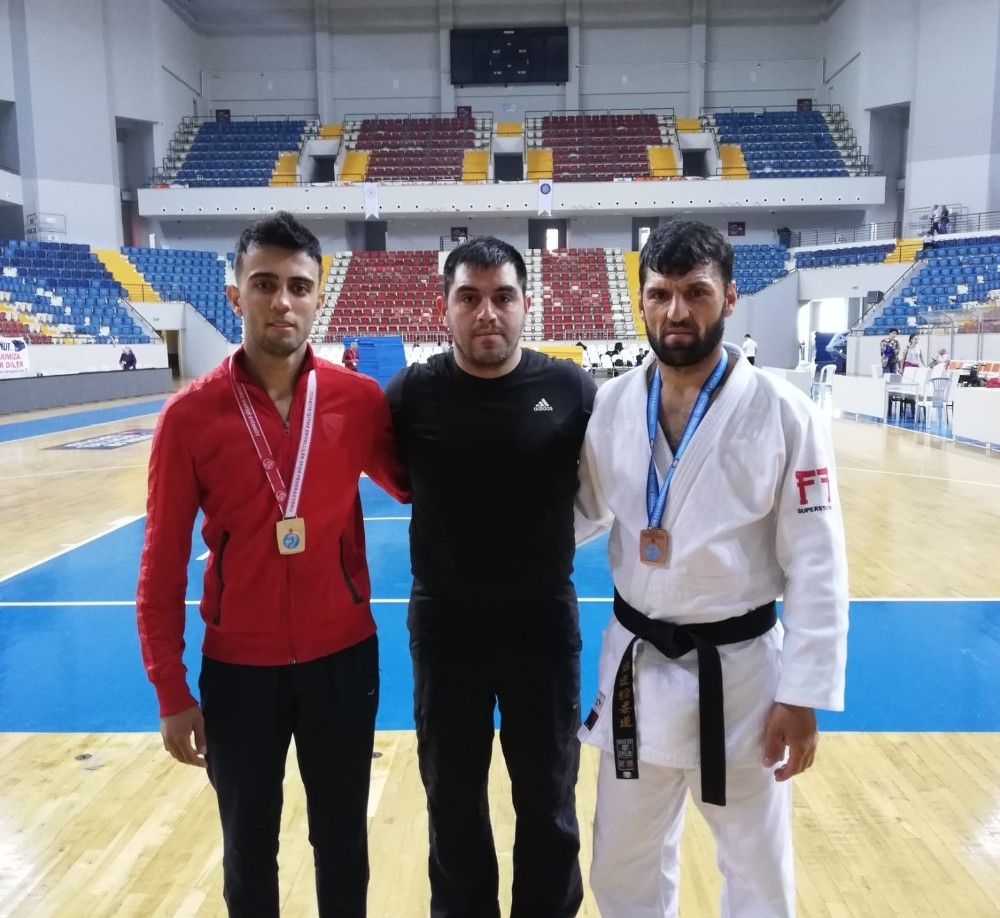 Diyarbakırlı işitme engelli sporculardan 3 madalya 
