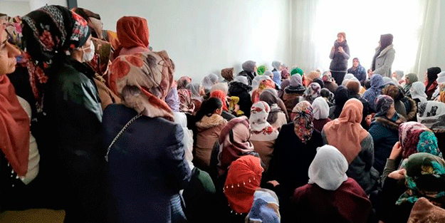 Diyarbakırlı kadınların ‘Hanım Ağası’ kar-kış demeden köyleri geziyor Eski Türkiye'ye dönmek istemiyoruz