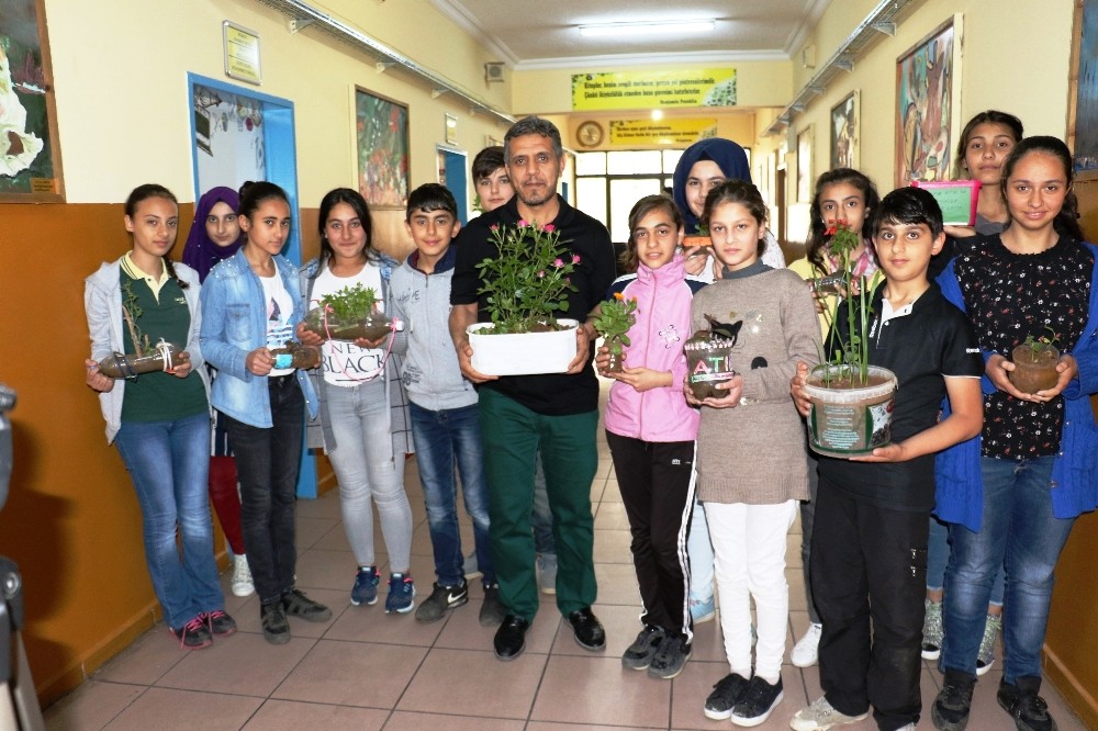 Diyarbakırlı öğrenciler atık kaplarla okullarını yeşillendiriyor 