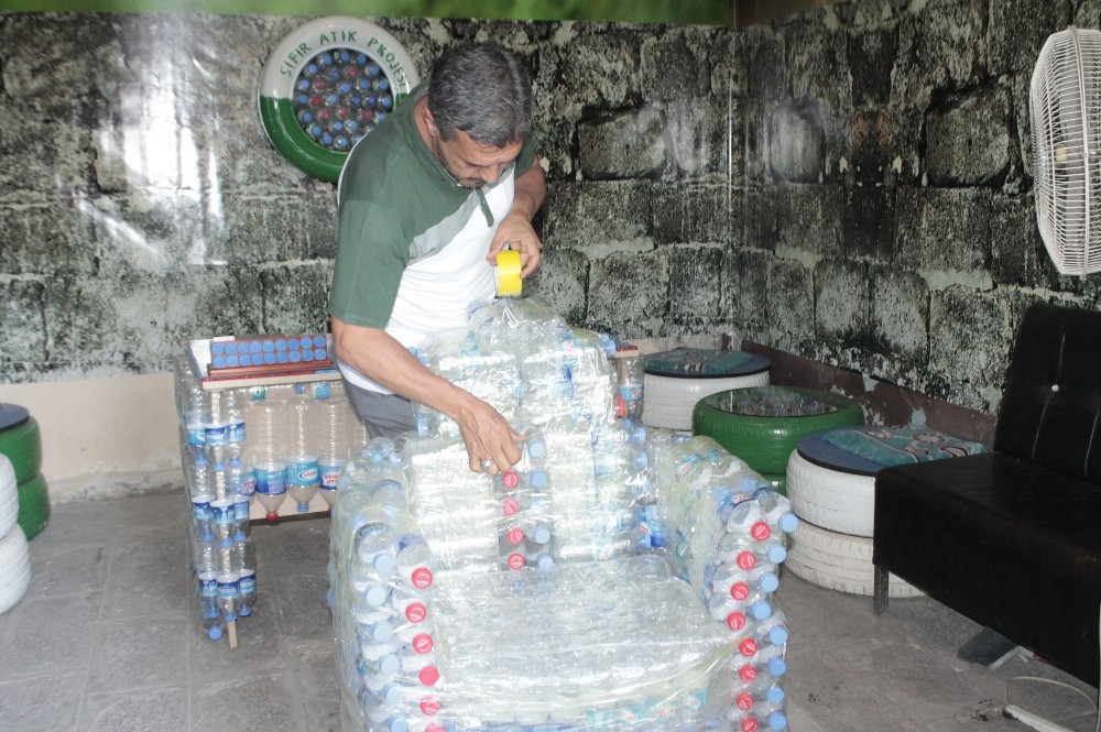 Diyarbakırlı öğretmen plastik atıklardan mobilya yaptı 