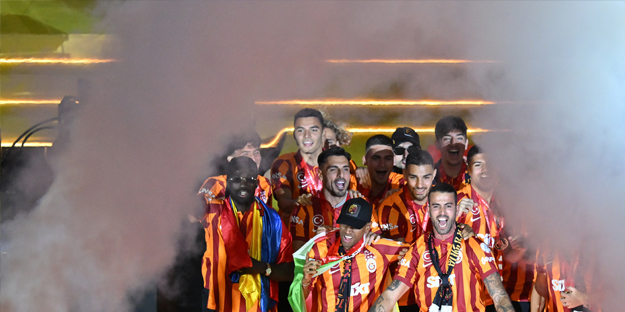 Diyerek duyurdu: Galatasaray'da ilk transfer tamam! Büyük bomba patladı, İstanbul'a geliyor