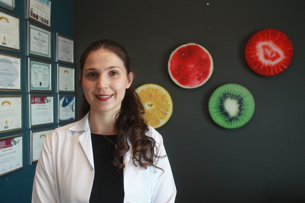 Diyetisyen Ümütlü: “Günlük mutlaka bir şişe maden suyu öneriyoruz” 