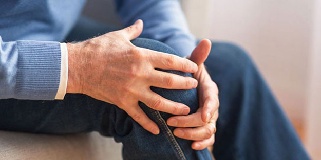 Diz ve eklem ağrılarına ne iyi gelir? Nasıl geçer? Zeytinyağı ve tuzu karıştırın