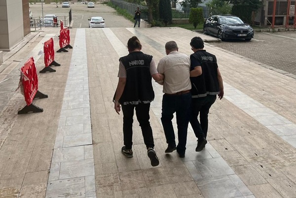 Dizi değil gerçek! Bakın kim cezaevine uyuşturucu sokarken yakalandı