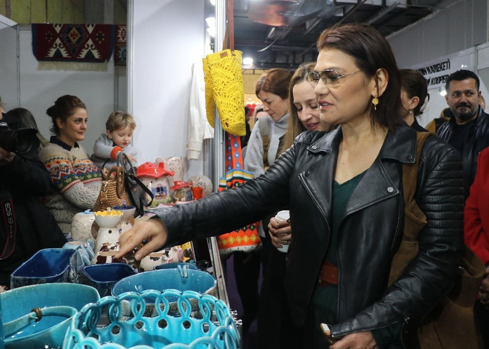 Dizi oyuncuları kadın kooperatifleri sergisini gezdi 