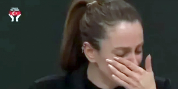 Dizi oyuncusu gözyaşlarına boğuldu! Türkiye depremine ilişkin ortak yayında...