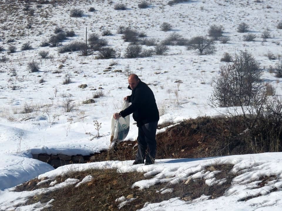 DKMP ekipleri bir taraftan doğaya yem bırakırken, bir taraftan da avcıları denetliyor 