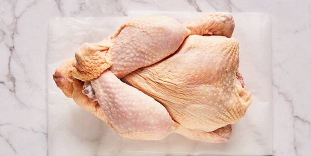 Doç. Dr. Keskin'den ezber bozan uyarı! 'Pişmemiş tavuk yıkanmaz'