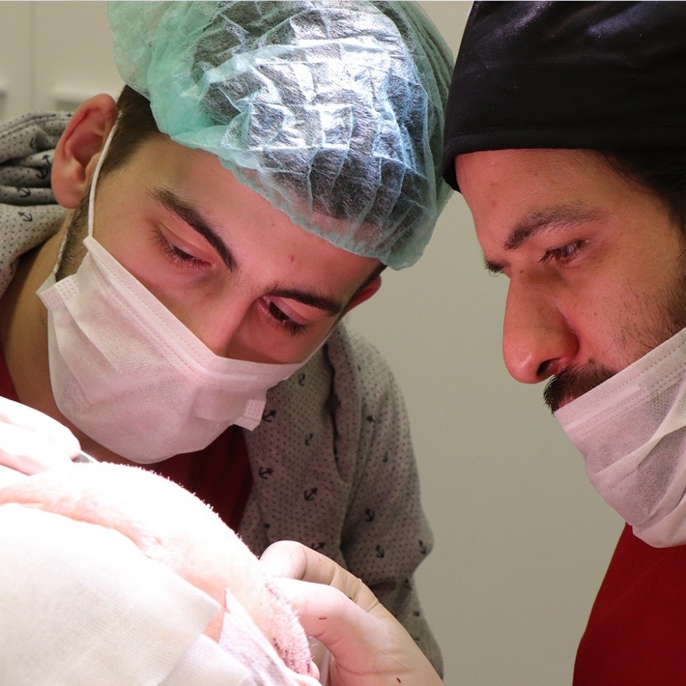 DoctorZen CEO’su İsmail Zengin: ’’Saç ekimi yaptırırken pandemi nedeniyle tedbir alan klinikler tercih edilmeli’’ 