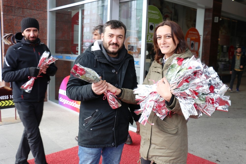 Doğa Cadde AVM, sevgilileri unutmadı 