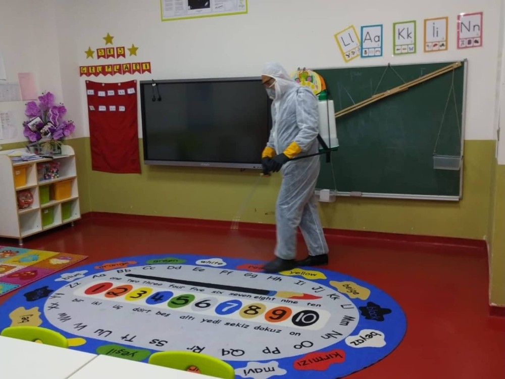 Doğa Kolejinde dezenfektan çalışmaları yapıldı 
