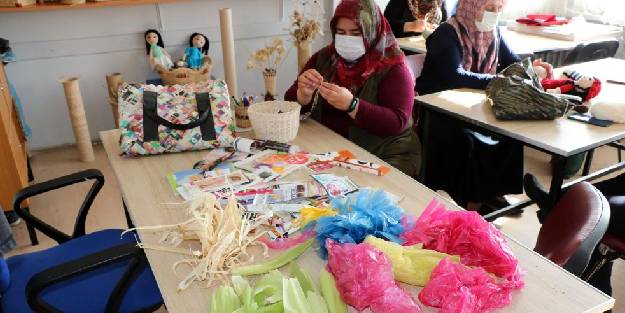 Doğadaki atıklar kadınların elinde sanat eserine dönüşüyor