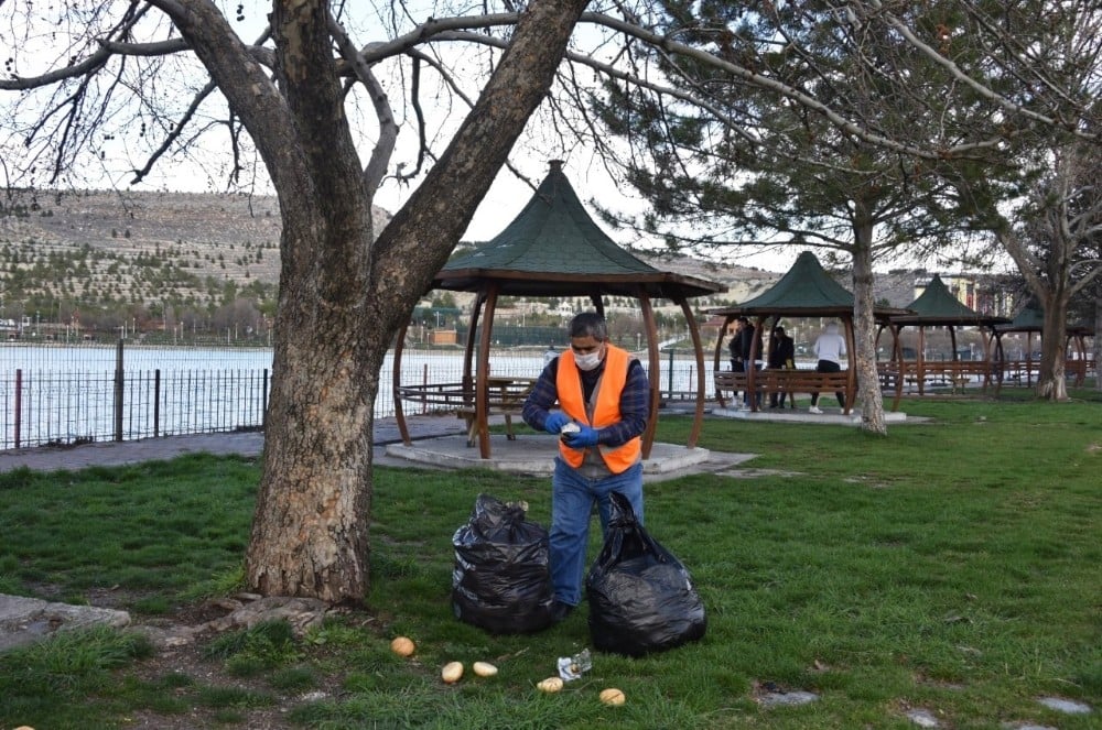 Doğadaki hayvanlara yiyecek takviyesi 