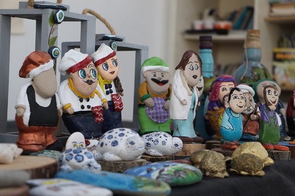 Doğadan toplanıyor, oyuncak bebek oluyor