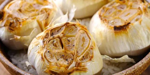 Doğal antibiyotik sarımsaktan 6 diş kavurup yerseniz...